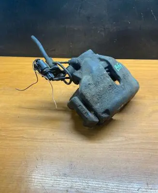 Volkswagen PASSAT B5.5 Front brake caliper