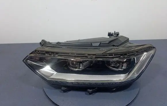Volkswagen PASSAT CC Headlight/headlamp 3G1941081C