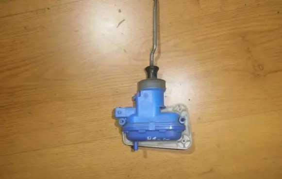 Audi 80 90 S2 B4 Central locking vacuum pump 893862153c