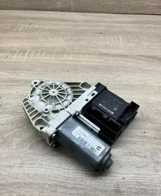 Volkswagen PASSAT B6 Front door window regulator motor 1K0959793M 1T0959701G RIGHTSIDE
