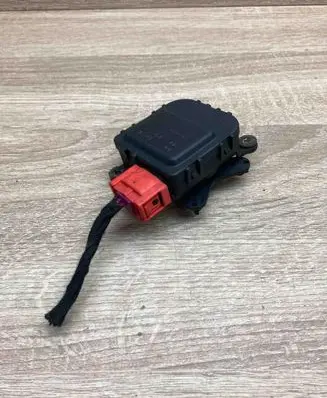 Audi A4 S4 B5 8D Air flap motor/actuator 0132801149