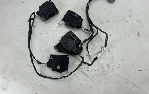 Dodge Challenger Air flap motor/actuator 800097919 70080683 545250008