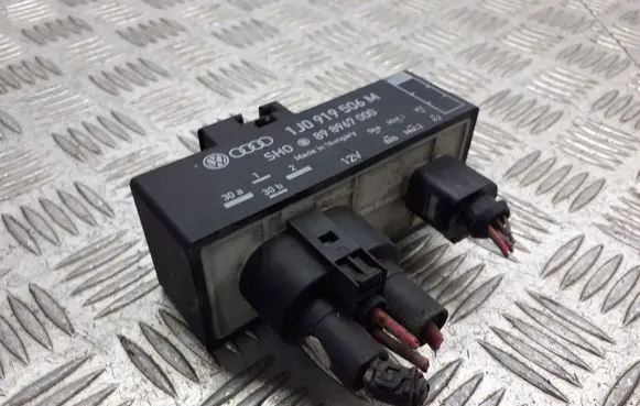 Skoda Fabia Mk1 (6Y) Coolant fan relay 1J0919506M