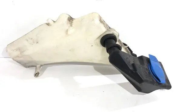 Windshield washer fluid reservoir/tank