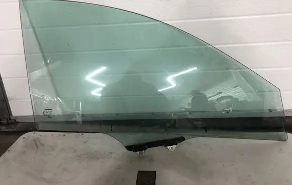 Honda CR-V Front door window glass four-door 43R00050 DOT24M62AS2