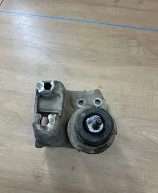 Subaru Outback Engine mount bracket 1302032044