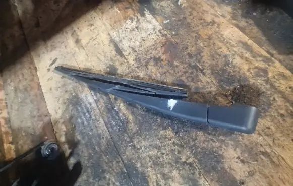 Citroen C4 I Rear wiper blade arm
