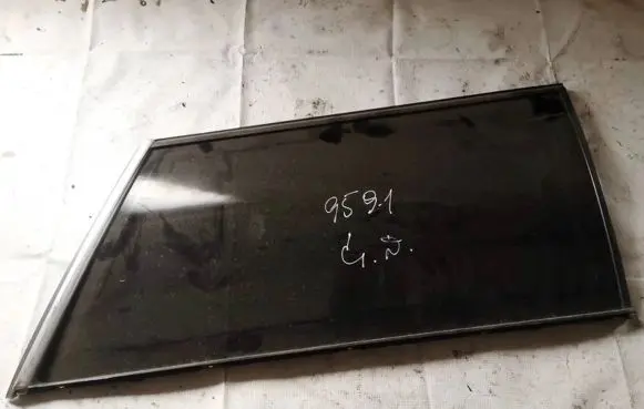 Volkswagen PASSAT B5.5 Rear side window as2