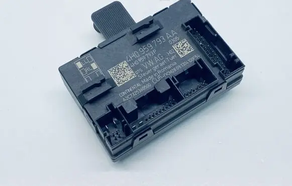 Volkswagen Touareg II Door control unit/module 4H0959793AA 4H0959793P