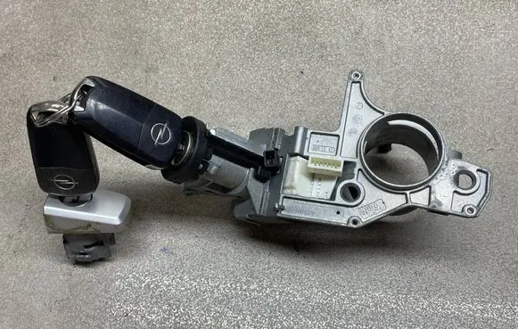 Opel Zafira B Ignition lock 13149658 01965H107A 281726