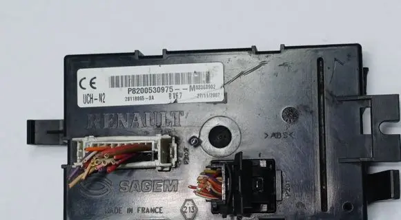 Renault Trafic II (X83) Comfort/convenience module P8200530975M 281188653A