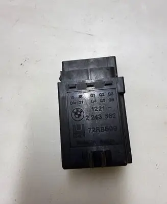 BMW 5 E39 Glow plug pre-heat relay 2243562