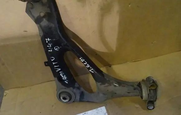 Mercedes-Benz Vito Viano W447 Front lower control arm/wishbone