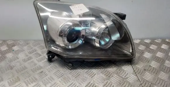 Toyota Avensis T250 Headlight/headlamp 35108