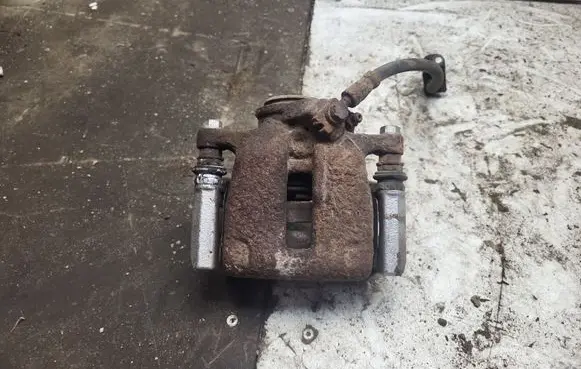 Volkswagen PASSAT B6 Rear brake caliper