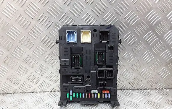 Citroen C5 Fuse module 966405888002