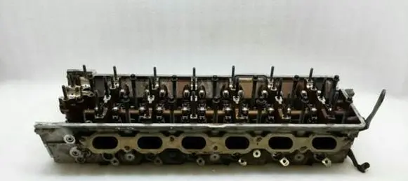BMW 7 E65 E66 Engine head 7598762