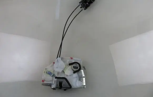 Fiat Sedici Front door lock 