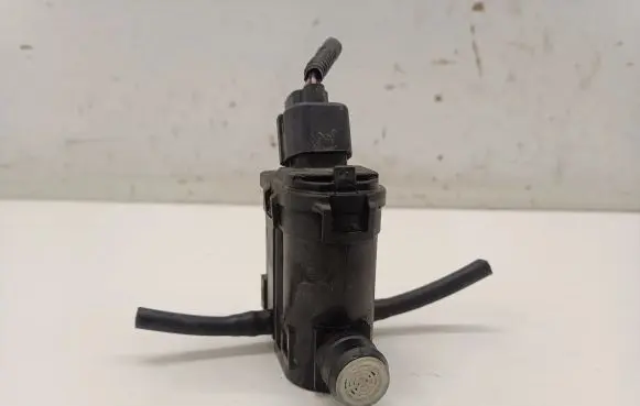 Hyundai Kona I Windscreen/windshield washer pump 985102J500