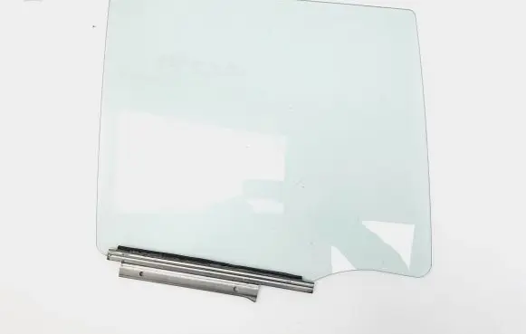 Suzuki Swift II Rear door window glass 43R00565