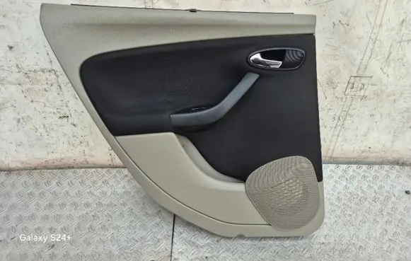 Seat Altea XL Rear door card panel trim 5P8861333 5P8867211 5P8867211A