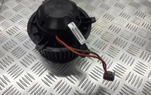 Opel Meriva B Front door blower motor T1019714Q