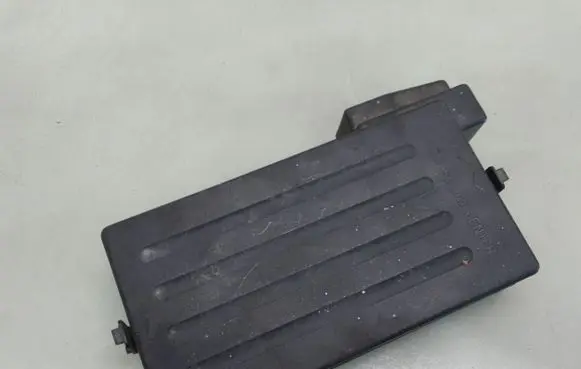 Chevrolet Epica Fuse box cover 