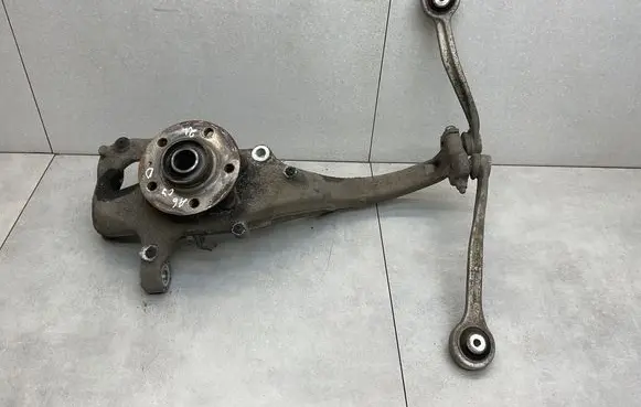 Front wheel hub