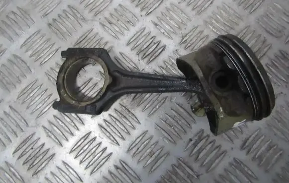 Opel Astra G Piston with connecting rod