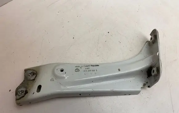 Skoda Octavia Mk3 (5E) Fender mounting bracket 5E08211411