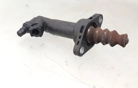 Clutch slave cylinder