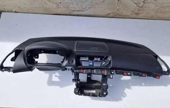 BMW 1 E81 E87 Dashboard 8369216