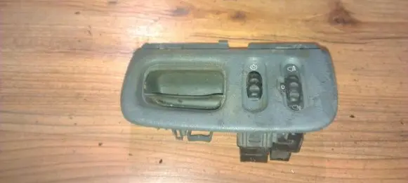Renault Megane I Headlight level height control switch nenustayta