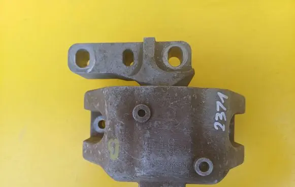 Volkswagen Golf IV Engine mount bracket 1J0199262BN