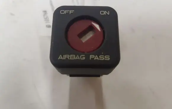 Passenger airbag on/off switch