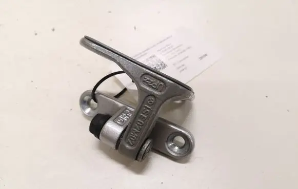 Mercedes-Benz C W203 Front door lower hinge 