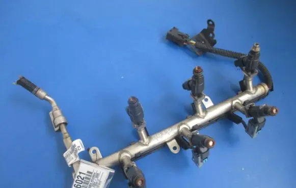 Cadillac SRX Fuel main line pipe 12572886