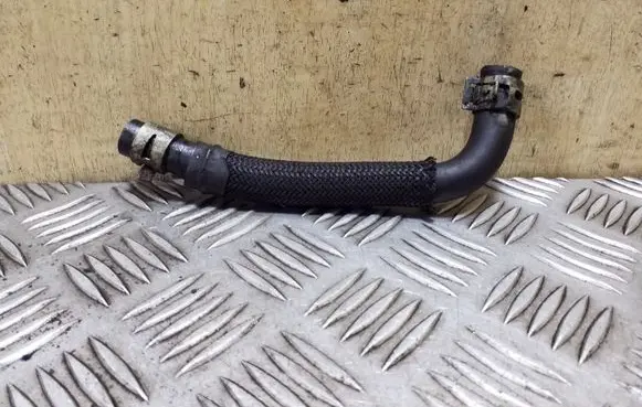 Subaru Outback Gearbox oil cooler pipe/hose 