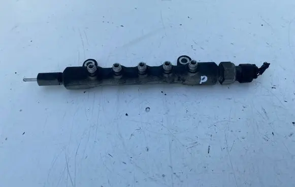 Toyota Avensis T250 Fuel main line pipe