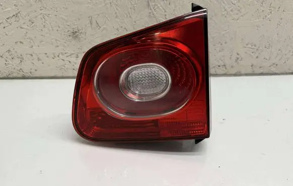 Tailgate rear/tail lights
