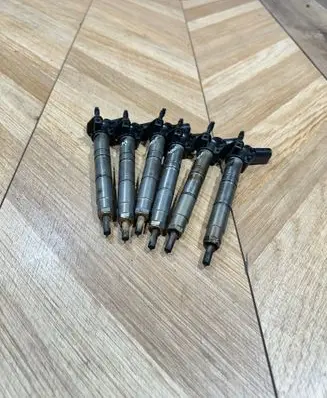 Mercedes-Benz CLS C219 Fuel injector a6420701387