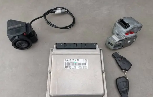 Mercedes-Benz E W210 Engine ECU kit and lock set A6131530279 0281010544 2105450208