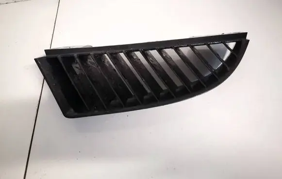 Mitsubishi Colt Front bumper lower grill mn127773