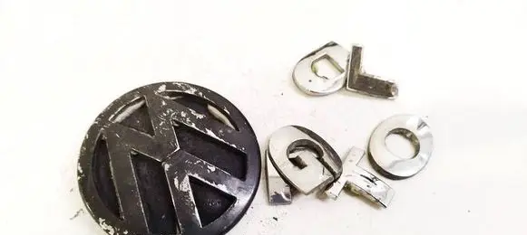Volkswagen Golf V Manufacturer badge logo/emblem 