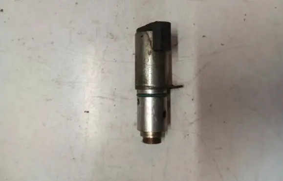 Volvo V50 Camshaft vanos timing valve 30731172 34713501E 000316