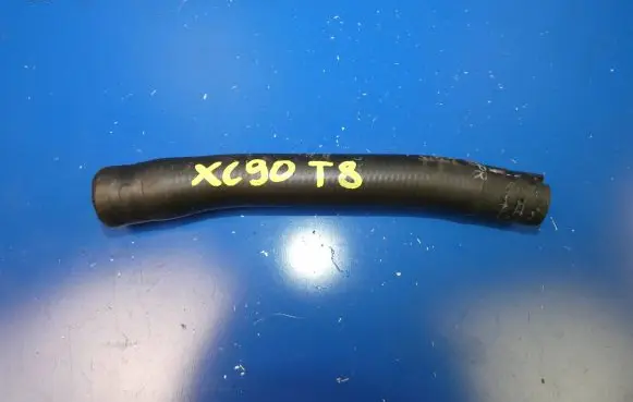 Volvo XC90 Engine coolant pipe/hose X690T8