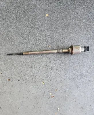 Opel Astra J Glow plug 55579436 0103010904 221J03