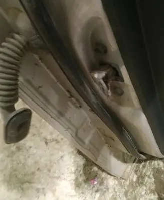 Hyundai i30 Rear door check strap stopper