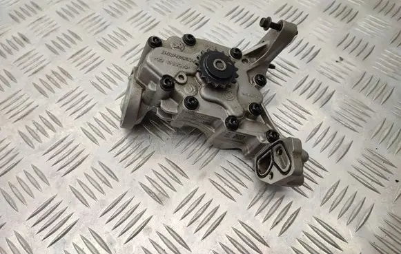 Opel Astra L Oil pump 9837408880