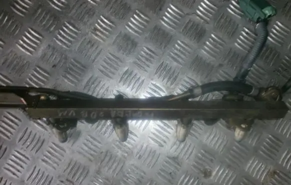 Nissan Primera Fuel main line pipe 166007j500